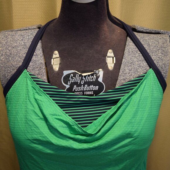 Lululemon Womens Size 6-8 Tank Top Loose Open Back Criss Cross Sports Bra EUC! - Picture 4 of 10